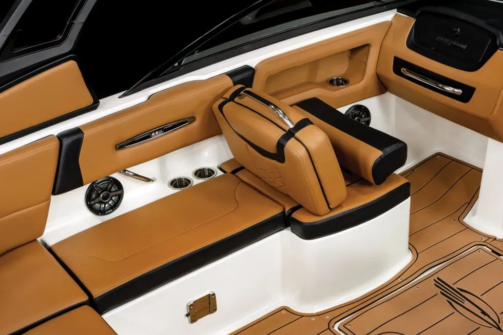 SSX-247-PortSeat-03-22-980x653-2